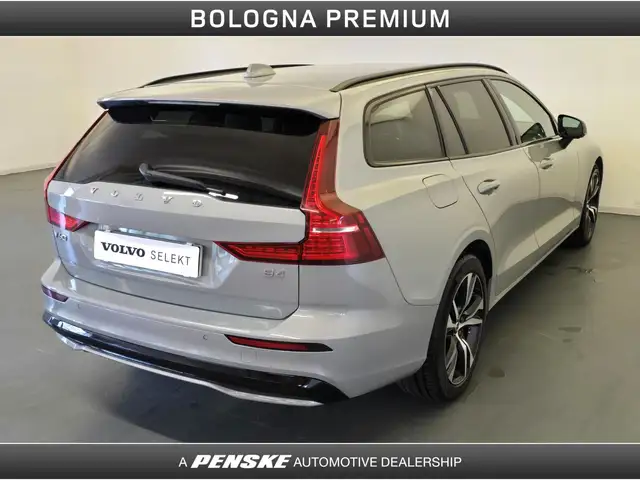 Volvo V60 view 2