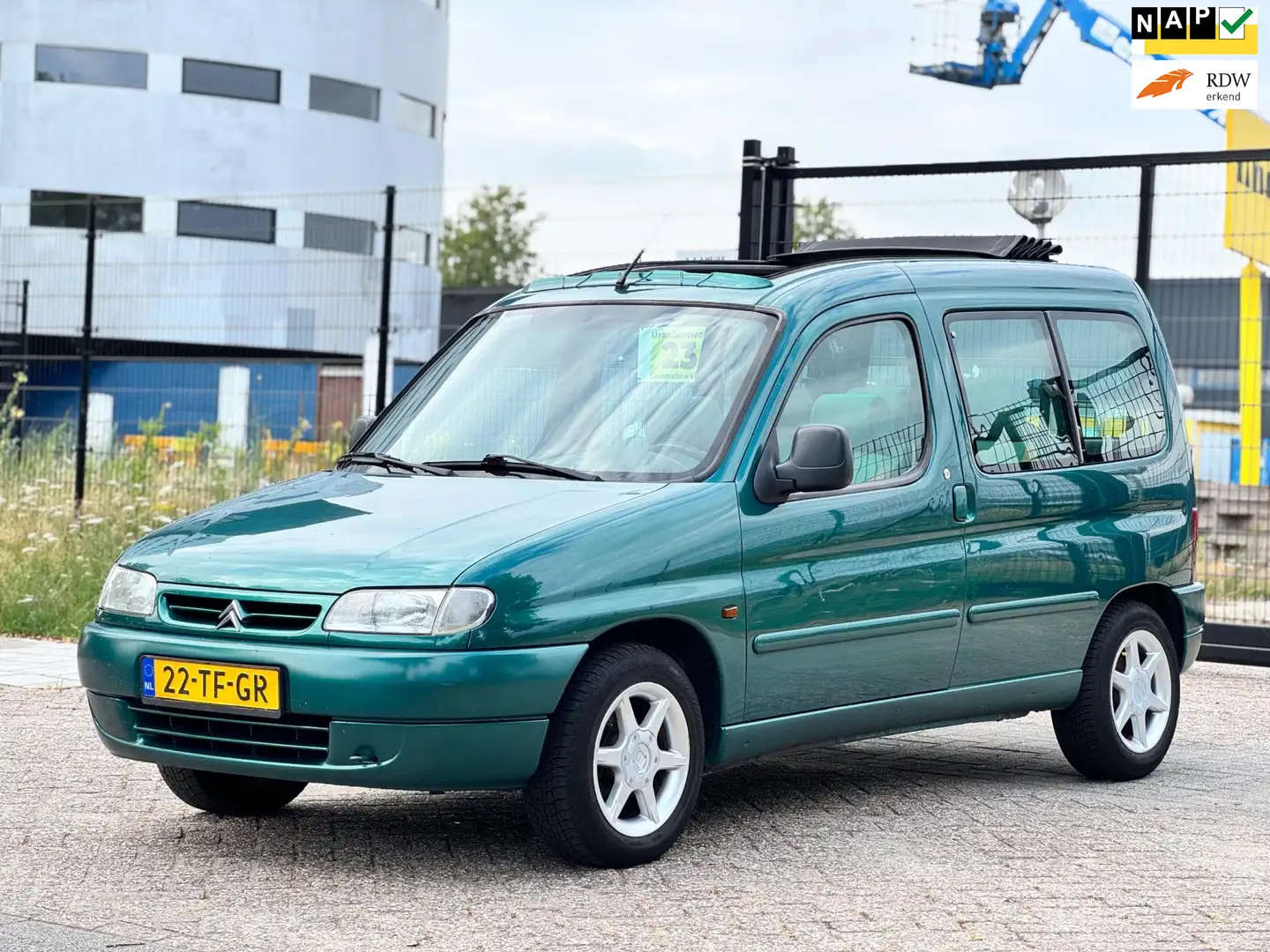 Citroen Berlingo 1.4i Multispace/panoramadak/ nieuwe radiotor Groen - 1