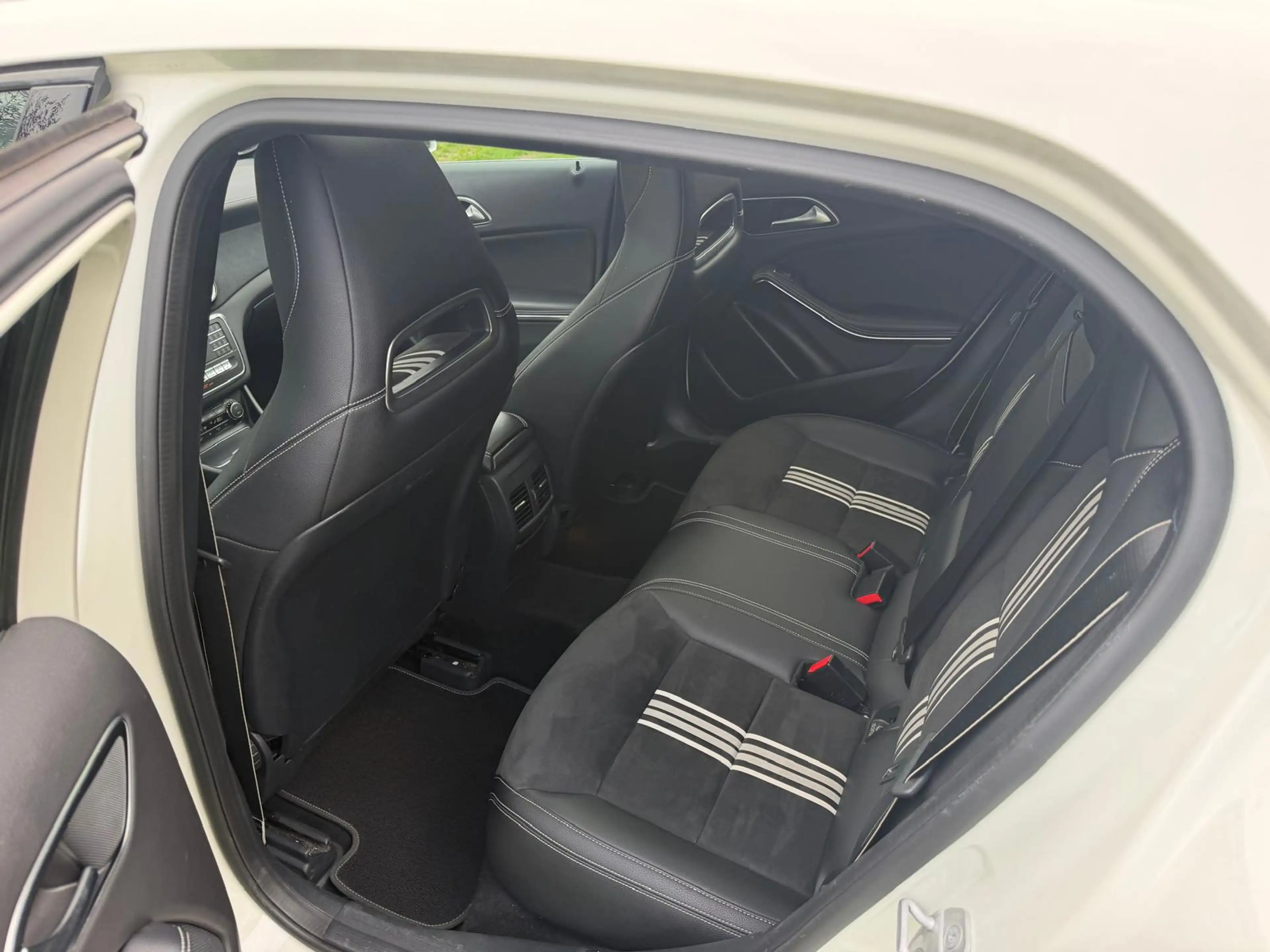 Mercedes-Benz GLA 180 Business Solution AMG-Camera- — photo 8