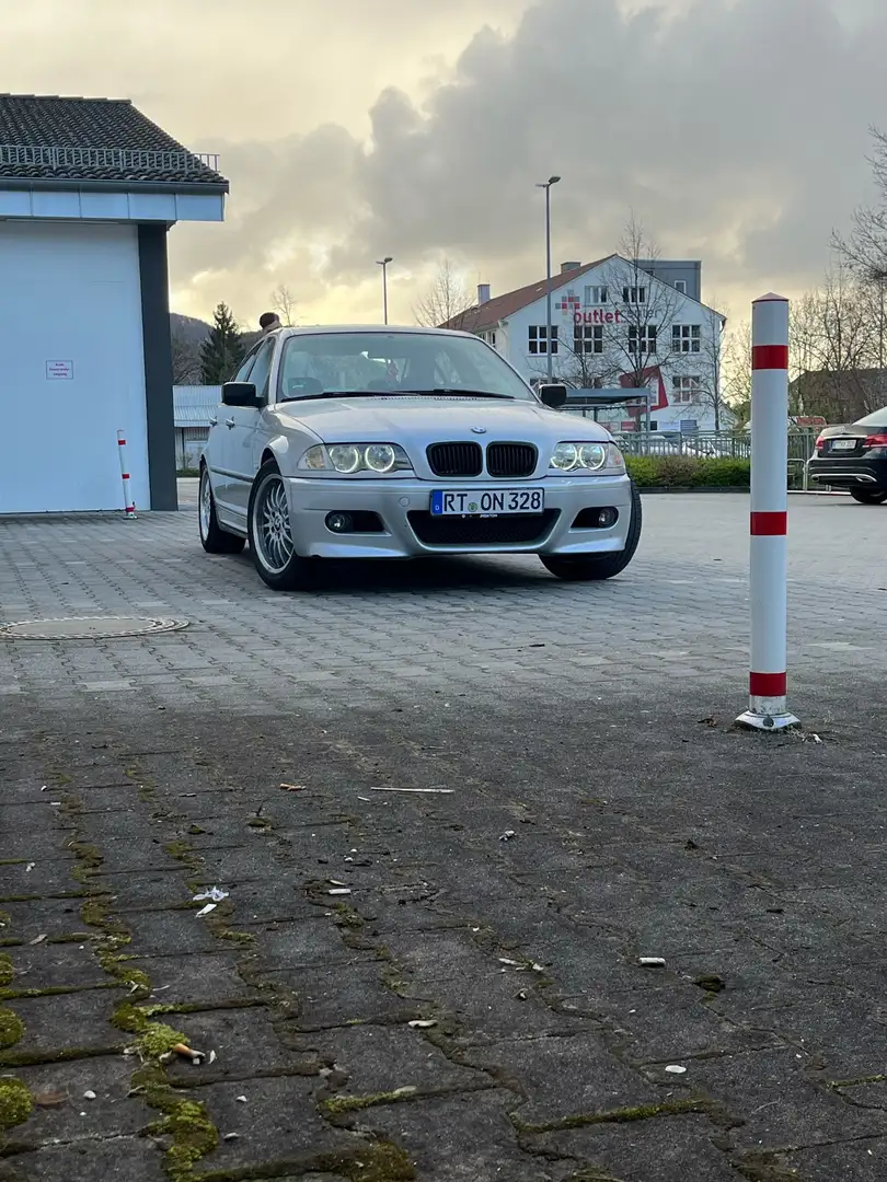 BMW 328 328i Silber - 1