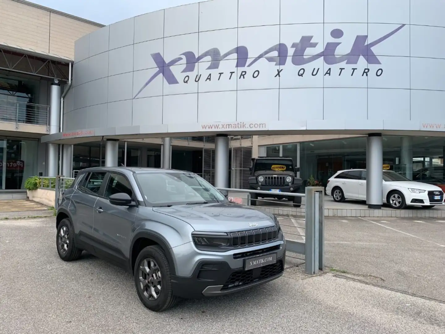 Jeep Avenger 1.2 Turbo MHEV Longitude AUTOMATICA Gris - 1
