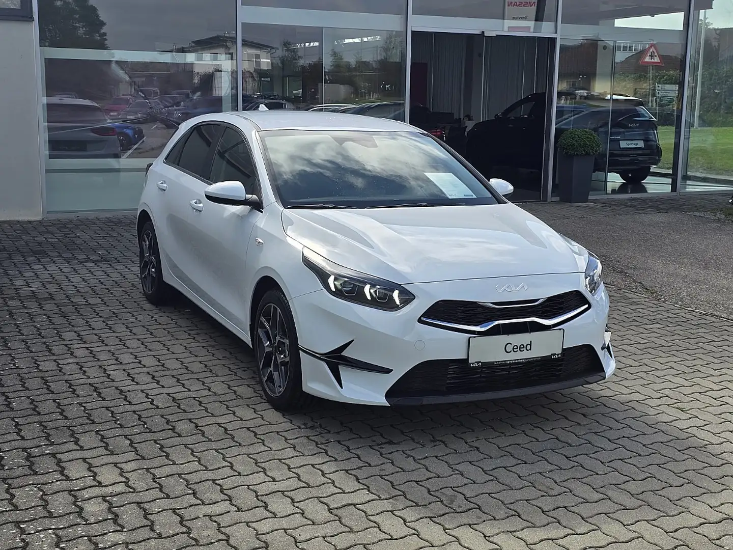 Kia Ceed / cee'd ceed 1,5 TGDI Silber inkl. Paket Style! Weiß - 2