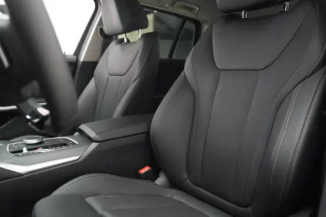 BMW 3 Series view 15