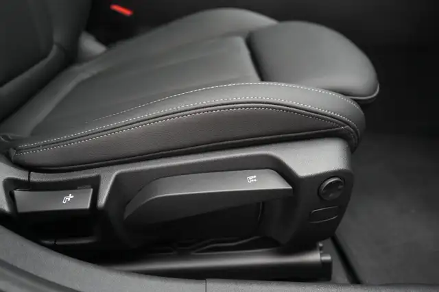 BMW 3 Series view 12