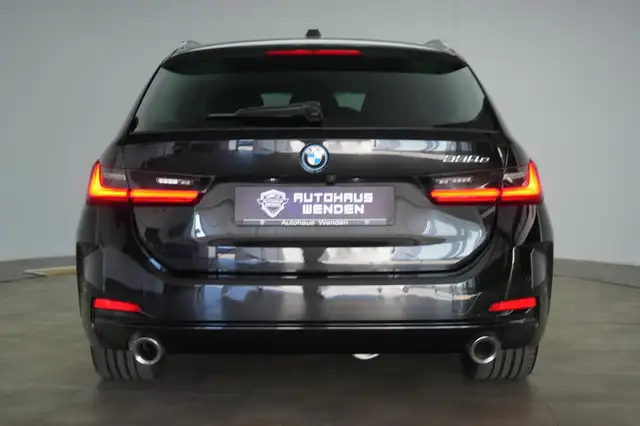 BMW 3 Series view 6