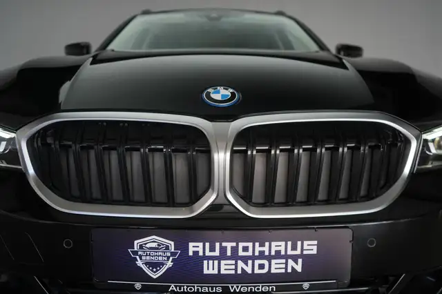 BMW 3 Series view 3