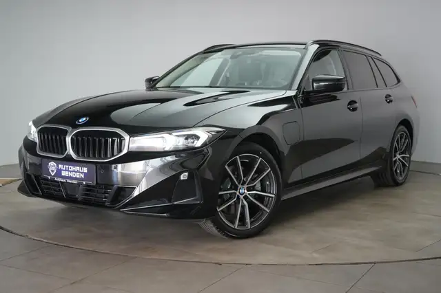 BMW 3 Series view 4