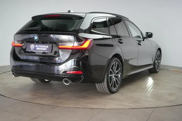 BMW 3 Series view 5