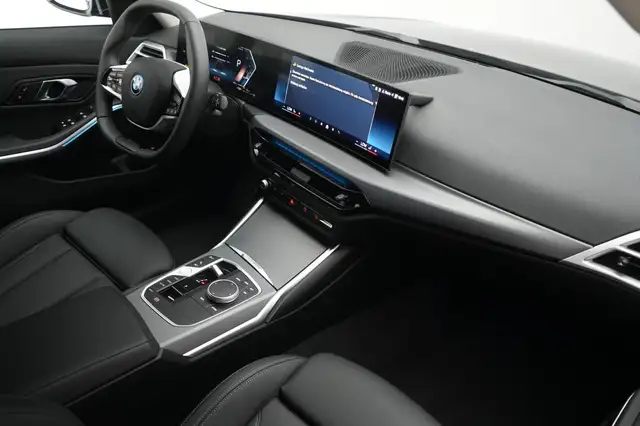 BMW 3 Series view 9