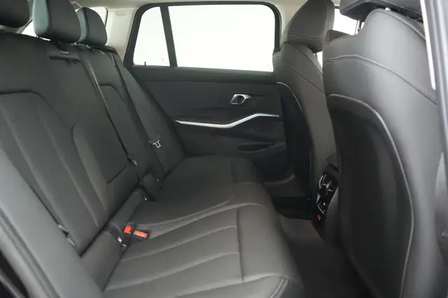 BMW 3 Series view 13