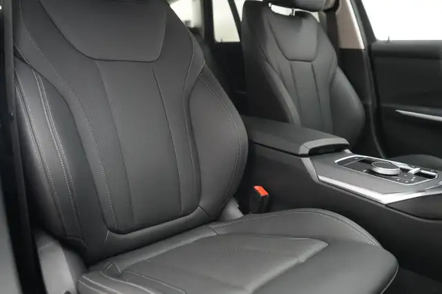 BMW 3 Series view 10