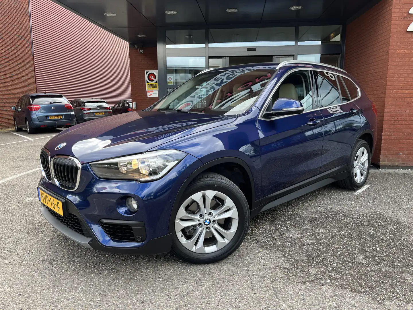 BMW X1 sDrive18i Executive // LEDER // ELEK. KLEP // NAVI Blauw - 2
