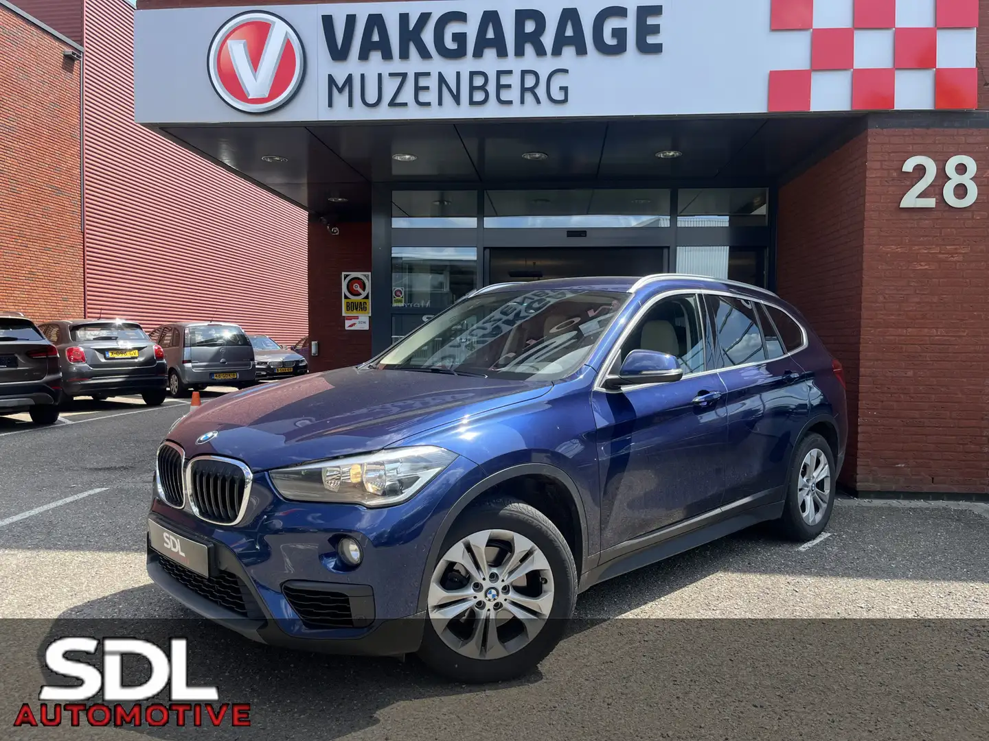 BMW X1 sDrive18i Executive // LEDER // ELEK. KLEP // NAVI Bleu - 1