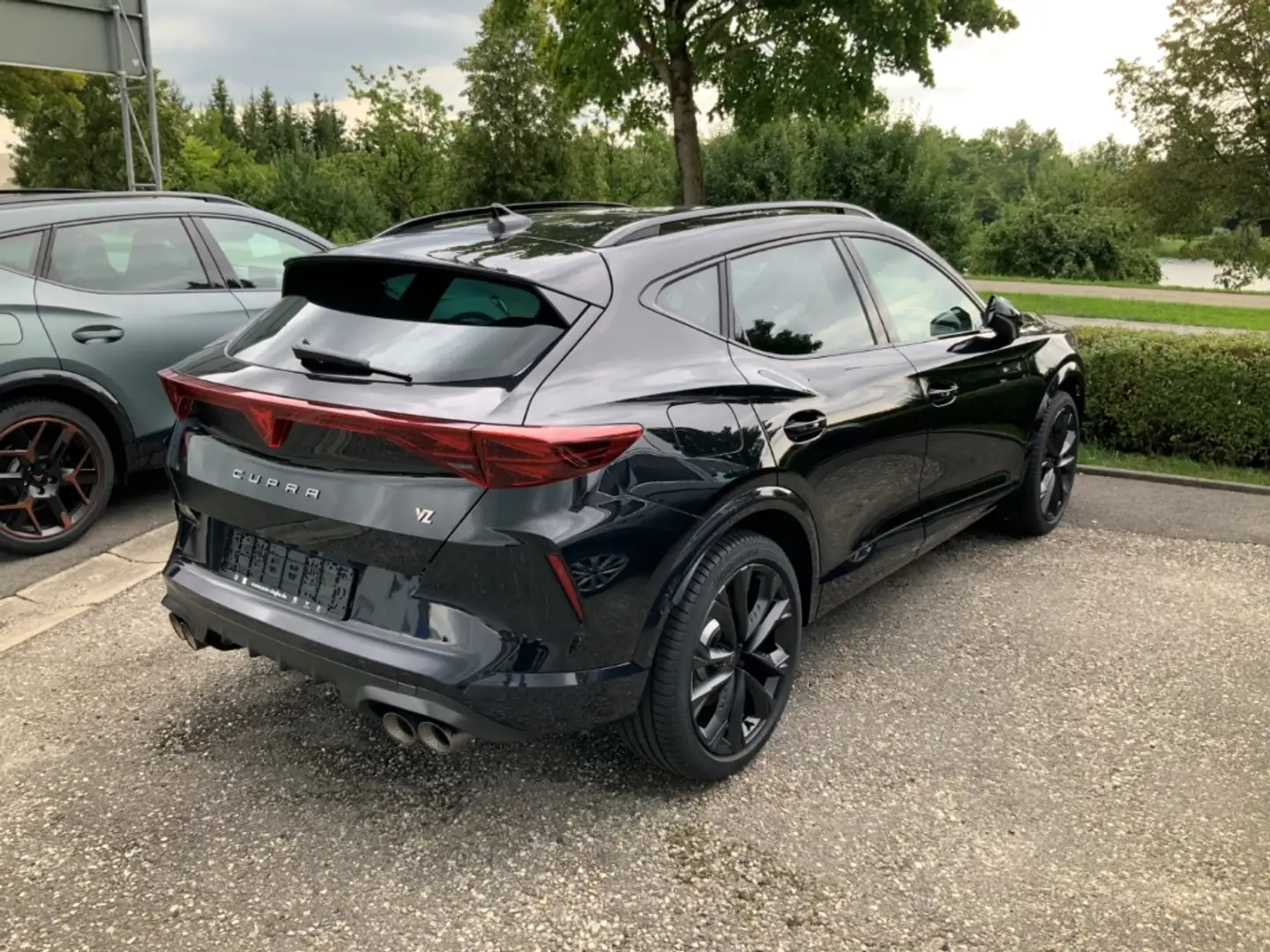 CUPRA Formentor VZ Black Edition DSG 4Drive AD AHK-klappbar El. Pa Schwarz - 2