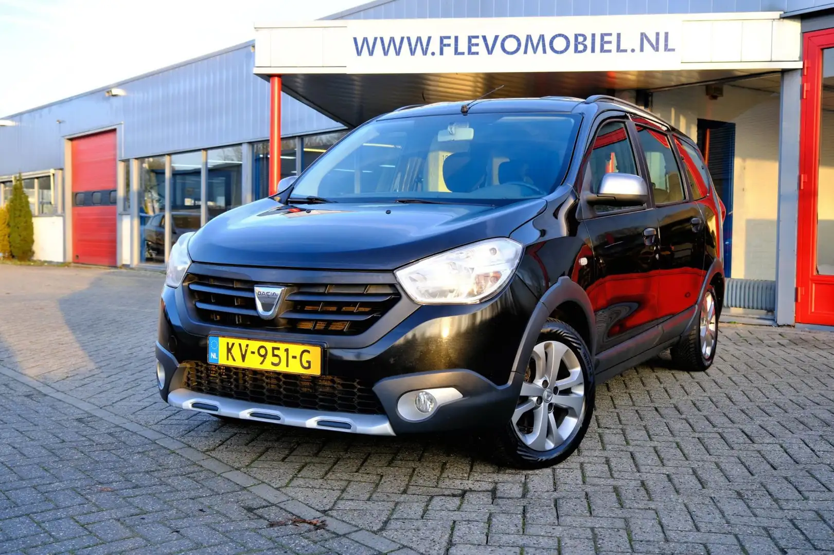 Dacia Lodgy 1.2 TCe Stepway 7-pers Navi|Airco|LMV|Trekhaak Schwarz - 1