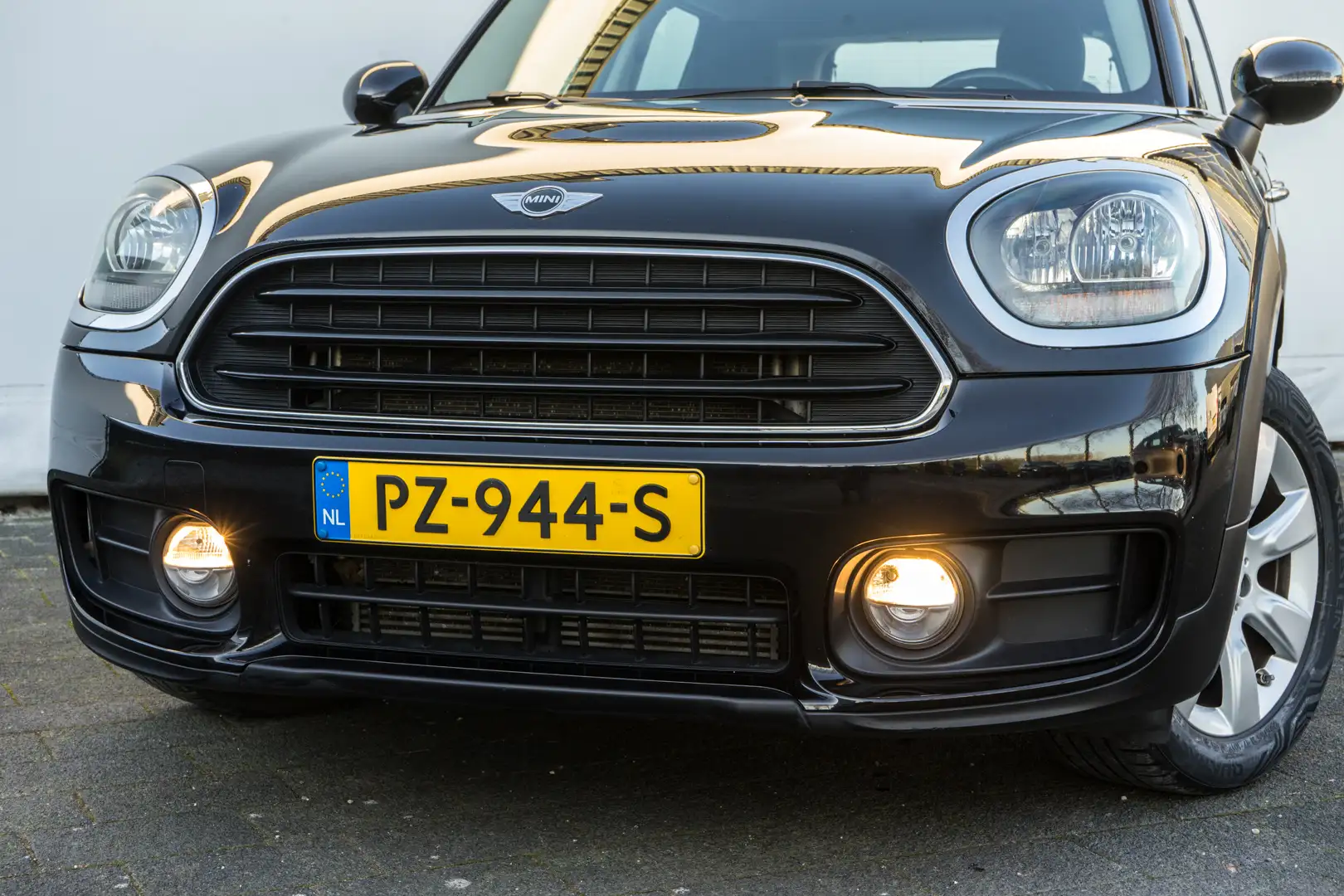 MINI Cooper Countryman Mini 1.5 136pk Nw model/ Full map navigatie/ Cruis Zwart - 2