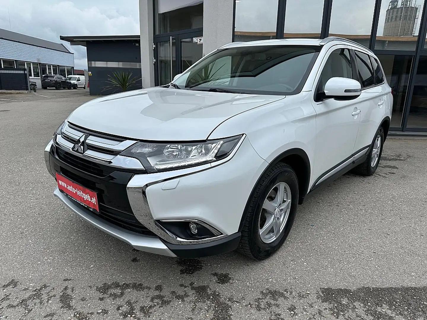 Mitsubishi Outlander 2,2 DI-D AS&G Intense+ Blanc - 1