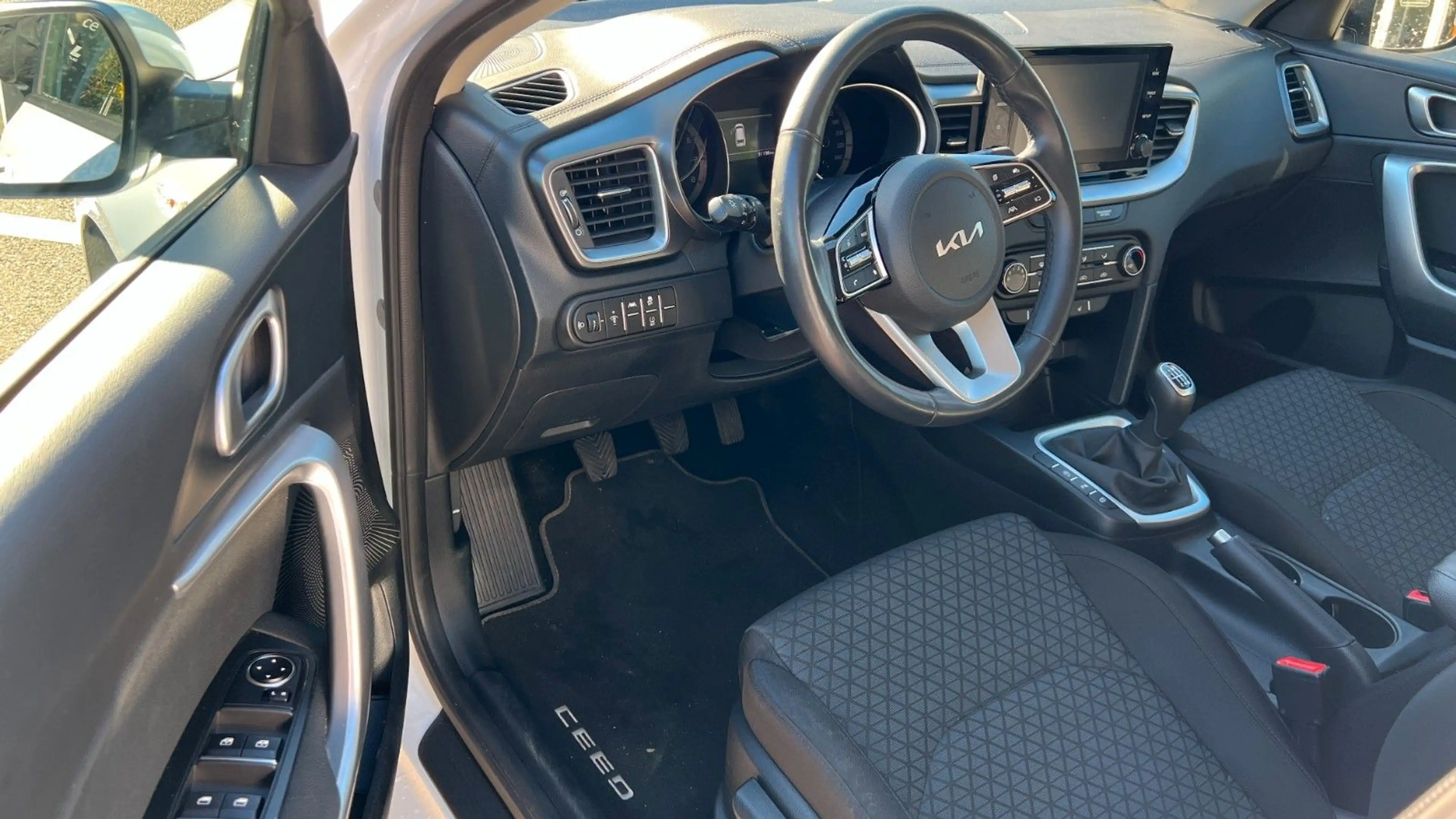 Kia Ceed SW / cee'd SW 1.5 T-GDI Edition 7 / 1. Hand — photo 9