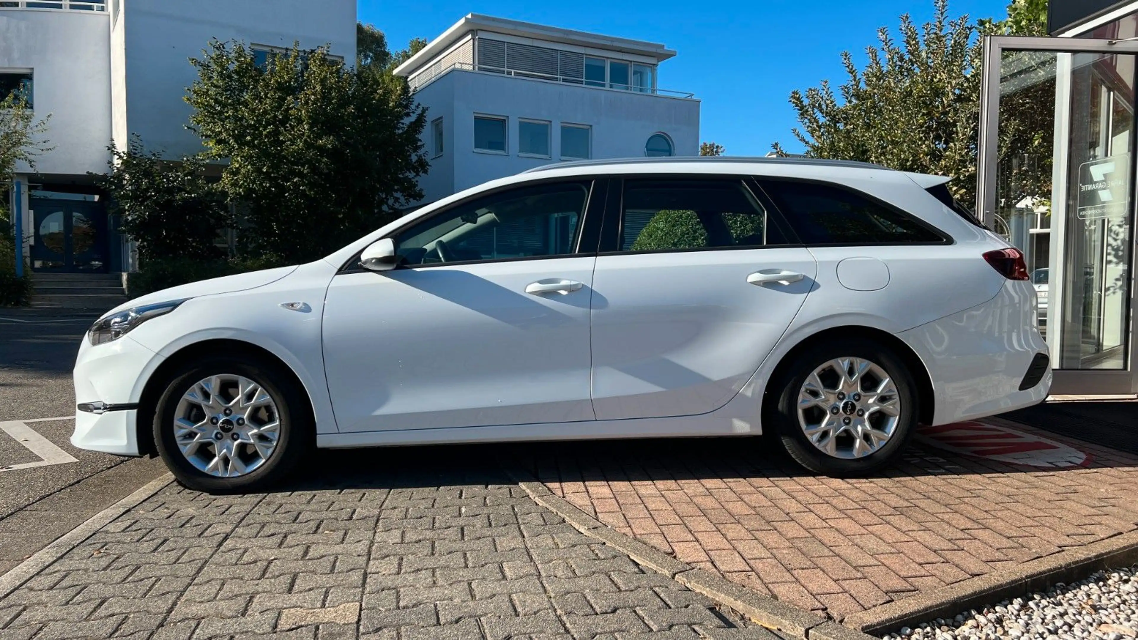 Kia Ceed SW / cee'd SW 1.5 T-GDI Edition 7 / 1. Hand — photo 4