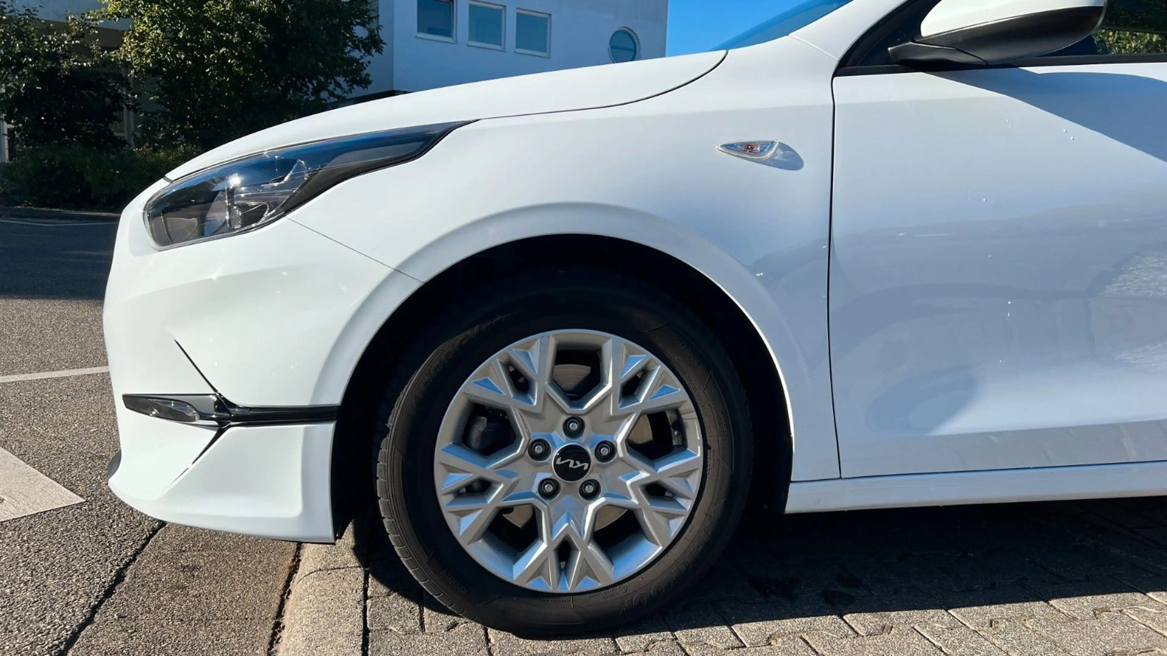 Kia Ceed SW / cee'd SW 1.5 T-GDI Edition 7 / 1. Hand — photo 8