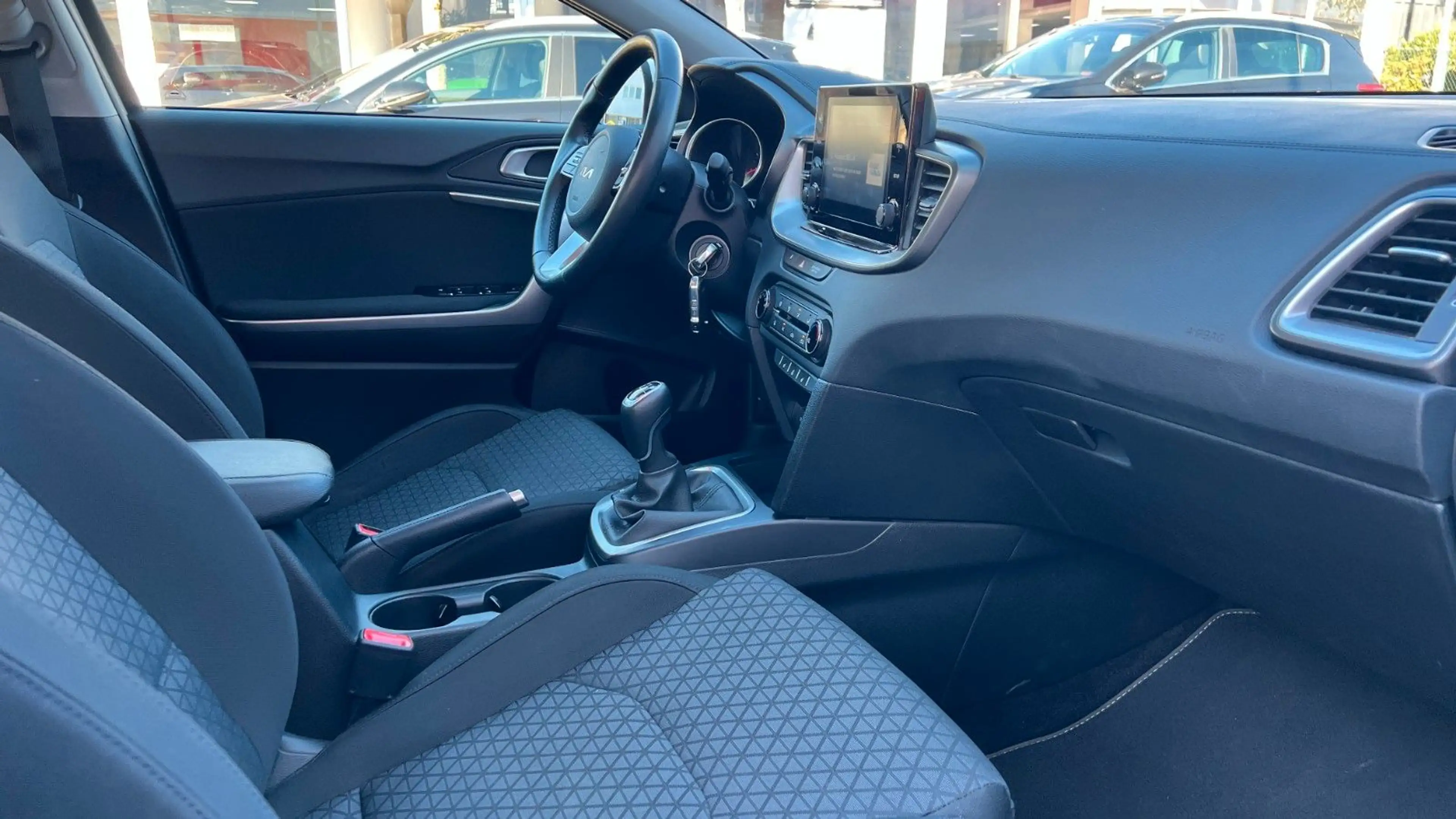 Kia Ceed SW / cee'd SW 1.5 T-GDI Edition 7 / 1. Hand — photo 15