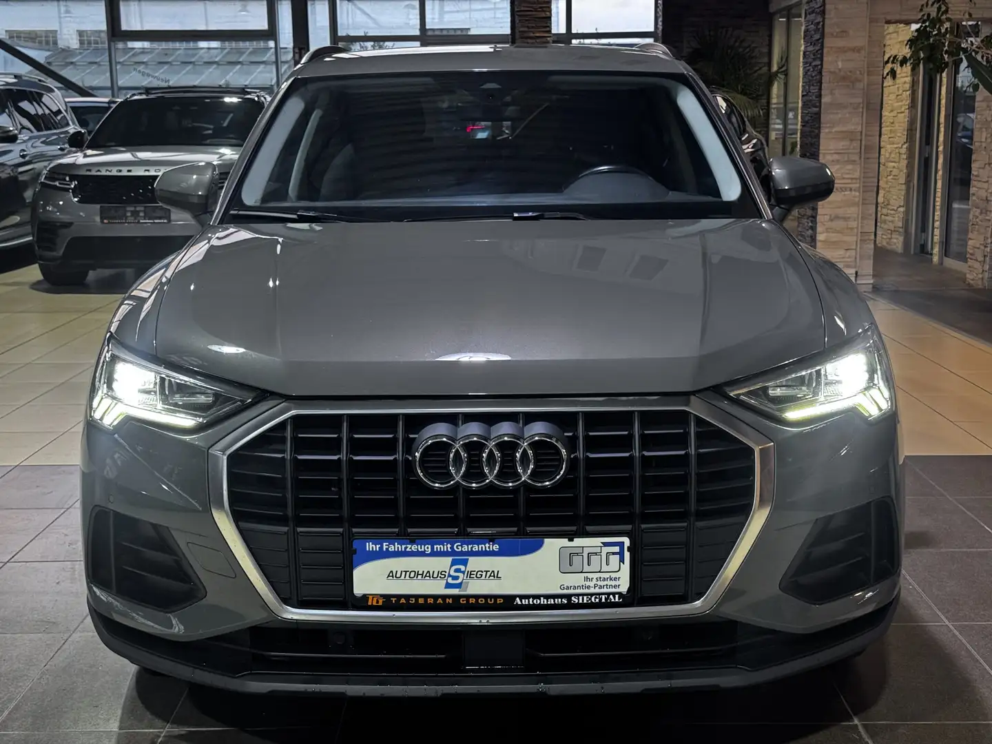 Audi Q3 35 TDI AHK LED R.Cam Sound-System Navi PDC Grau - 2