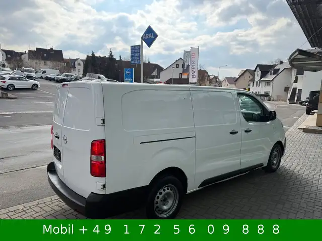 Opel Vivaro view 2