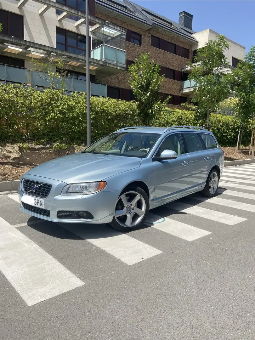 Volvo V70 D5 Momentum Geartronic - 1