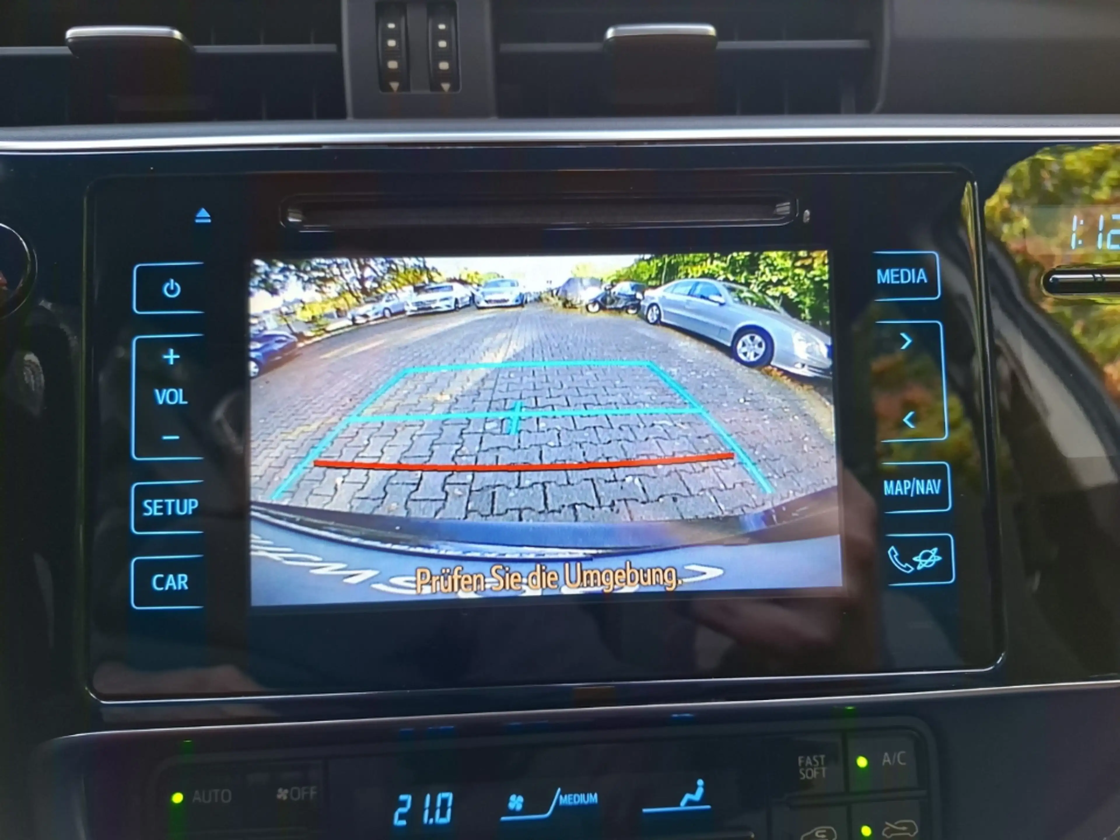 Toyota Auris Touring Sports Hybrid Edition-S+ SHZ Keyless Start — photo 16
