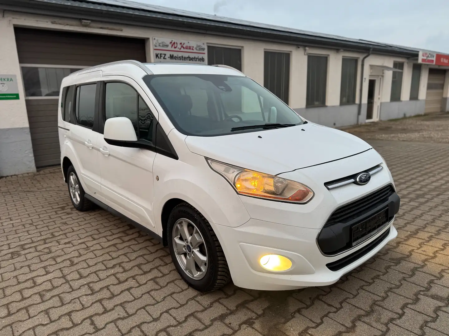 Ford Tourneo Connect Titanium Weiß - 1