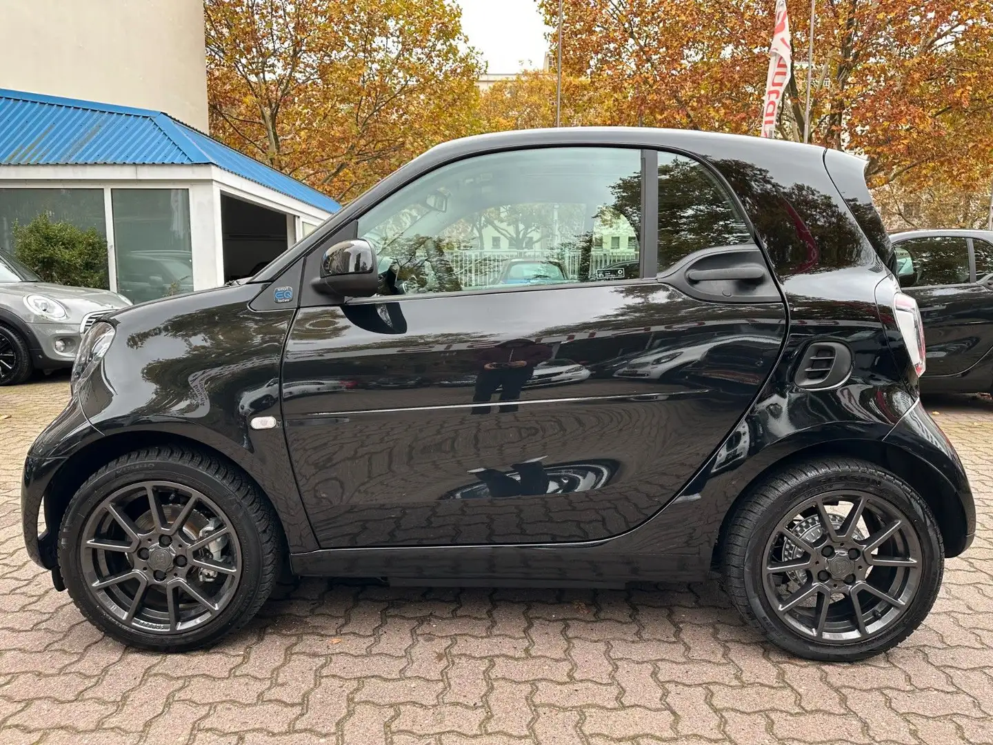 smart forTwo fortwo EQ 60kW*EXCL*PANO*NAVI*JBL*PTS*KAM*22kW* Negro - 2