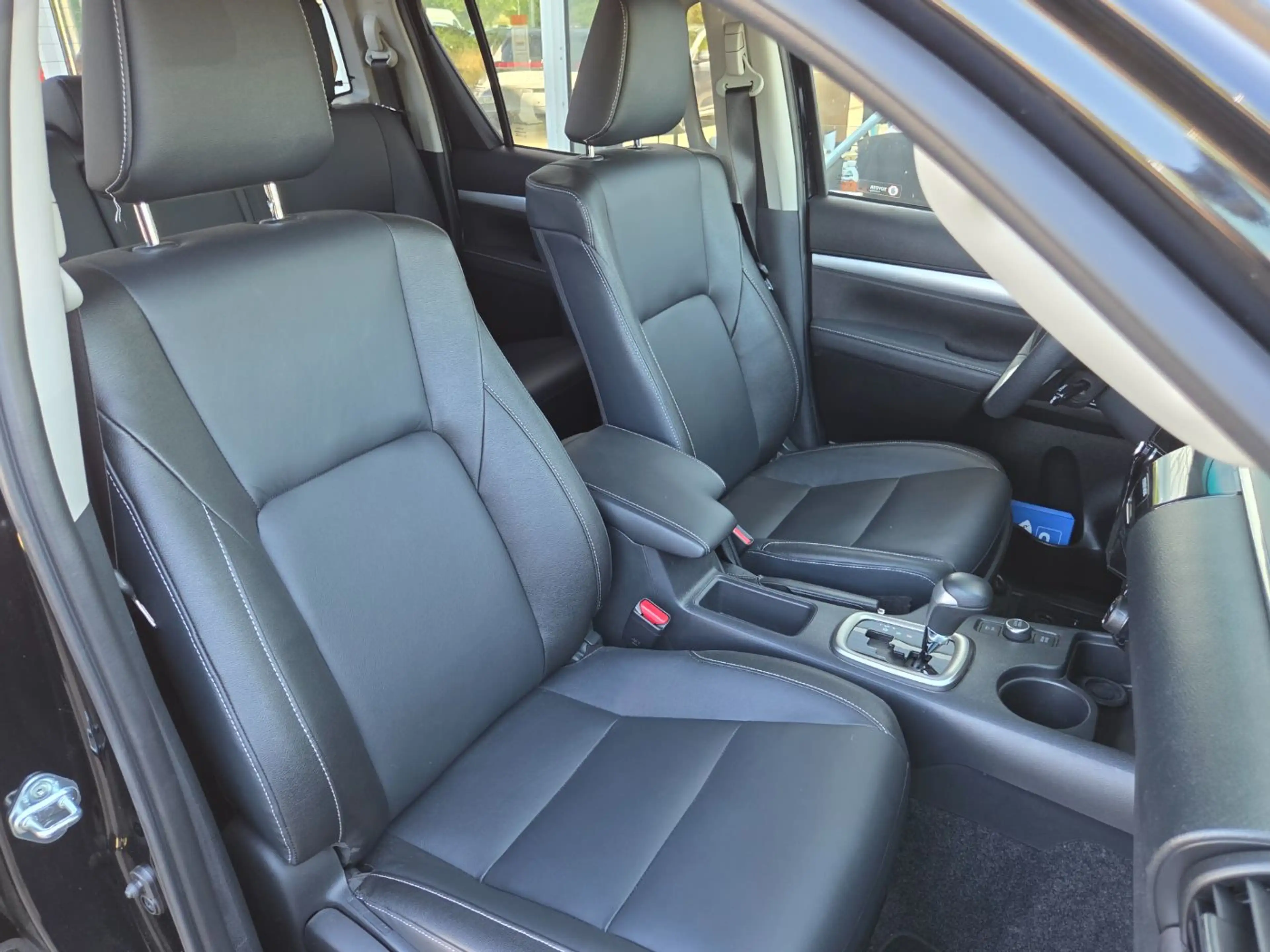 Toyota Hilux 2.8 D-4D 4x4 Double Cab Executive LED. Navi — photo 6