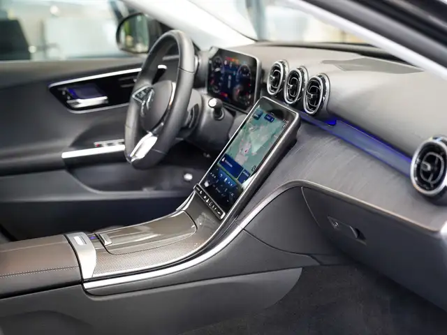 Mercedes-Benz C-Class view 11