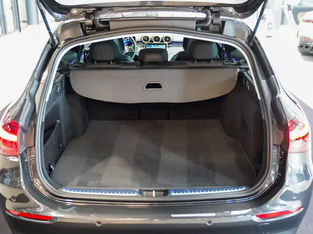Mercedes-Benz C-Class view 5