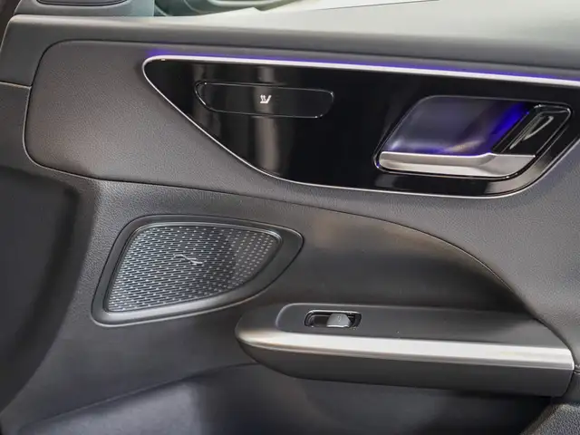 Mercedes-Benz C-Class view 12