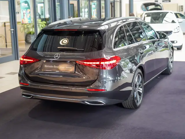 Mercedes-Benz C-Class view 3
