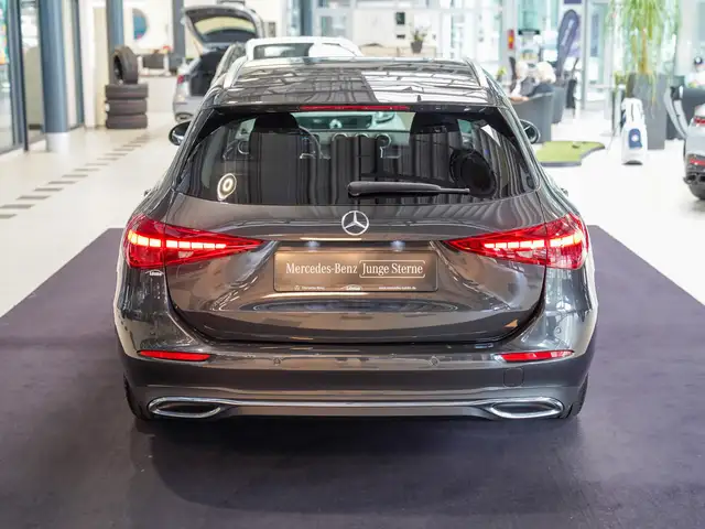 Mercedes-Benz C-Class view 4