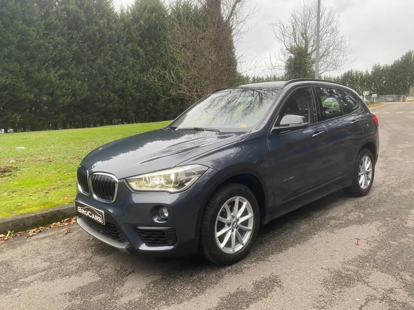 BMW X1 sDrive 18i Bleu - 2