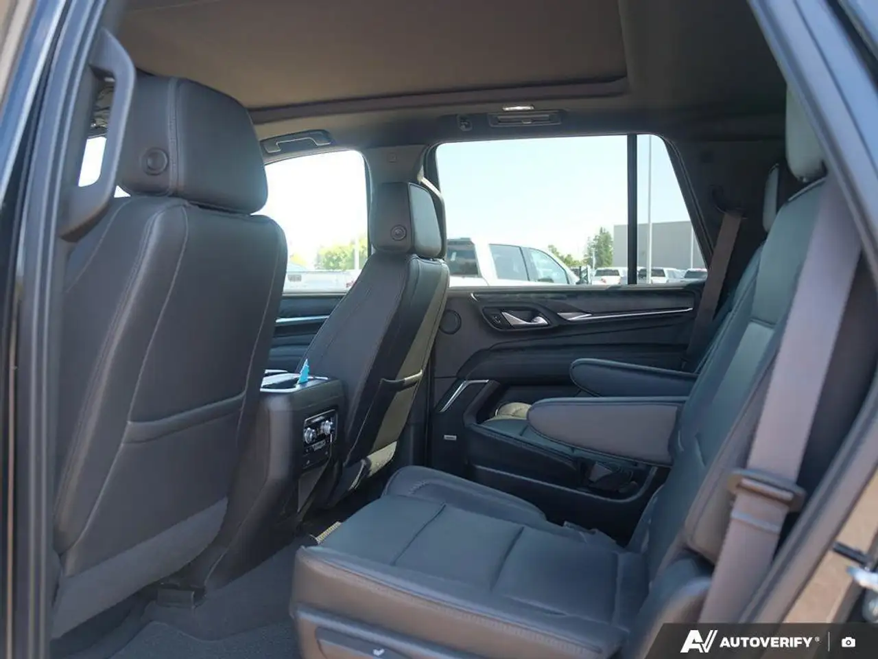 GMC Yukon снимка GMC Yukon