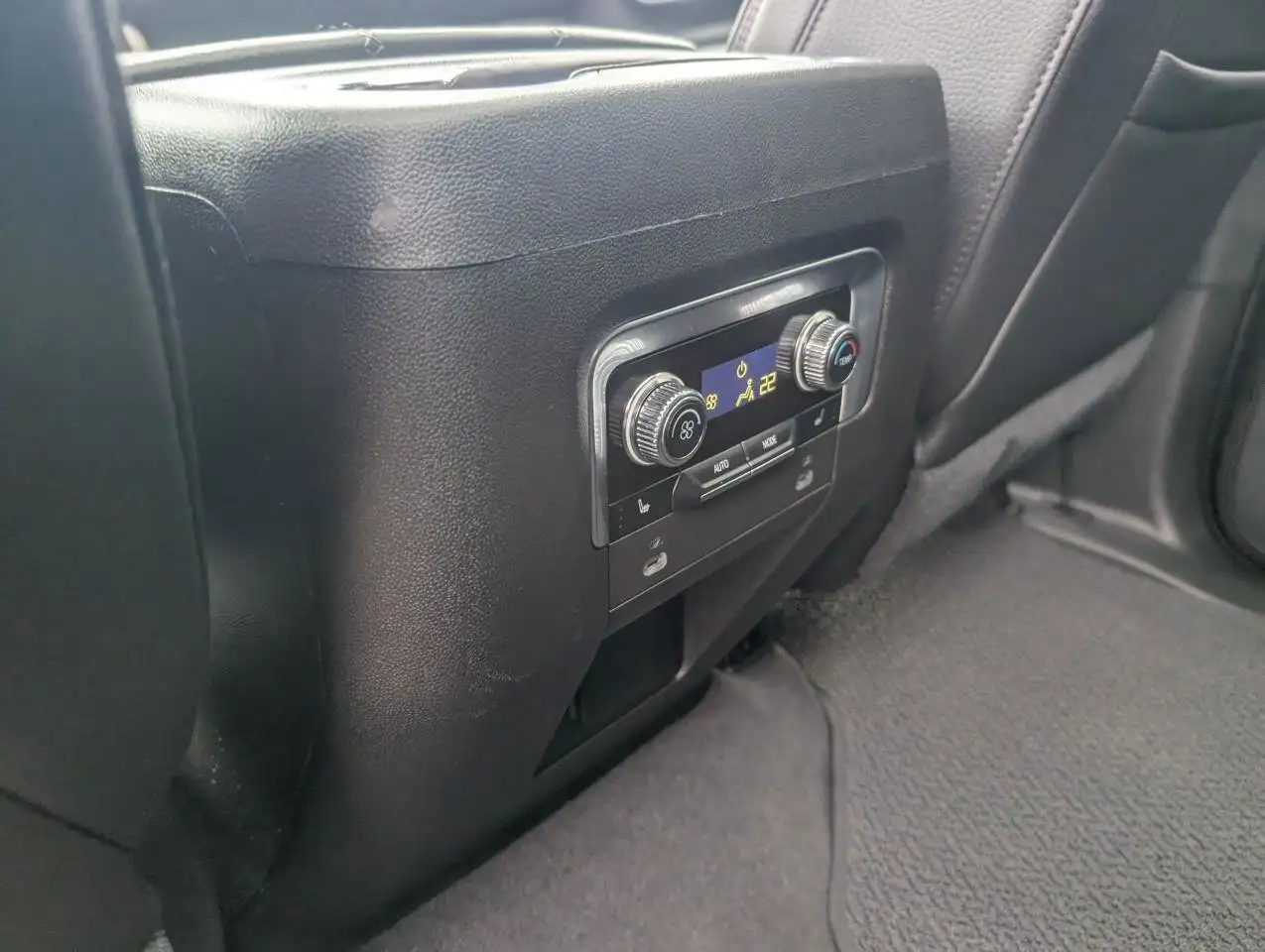 GMC Yukon снимка GMC Yukon