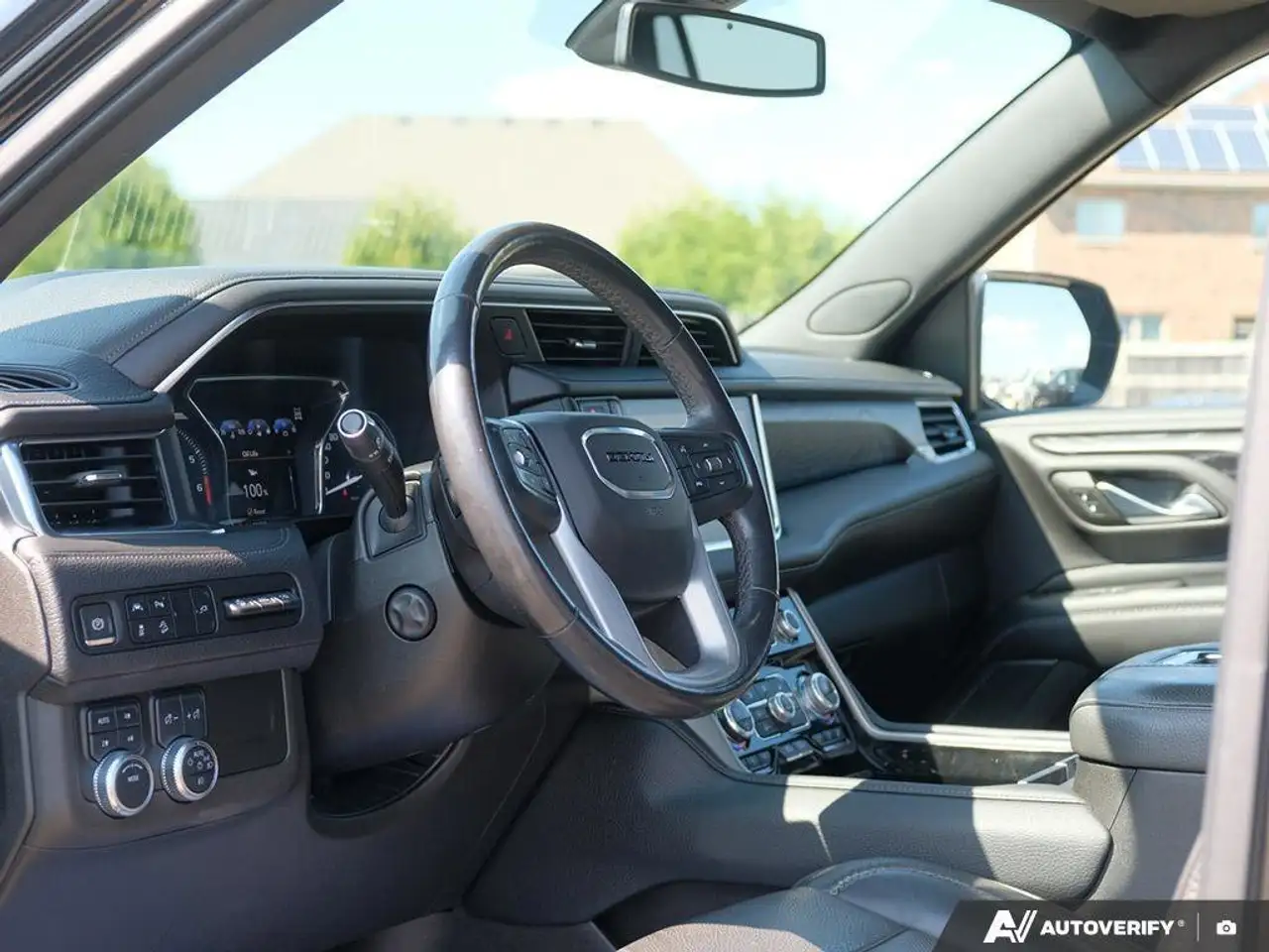 GMC Yukon снимка GMC Yukon