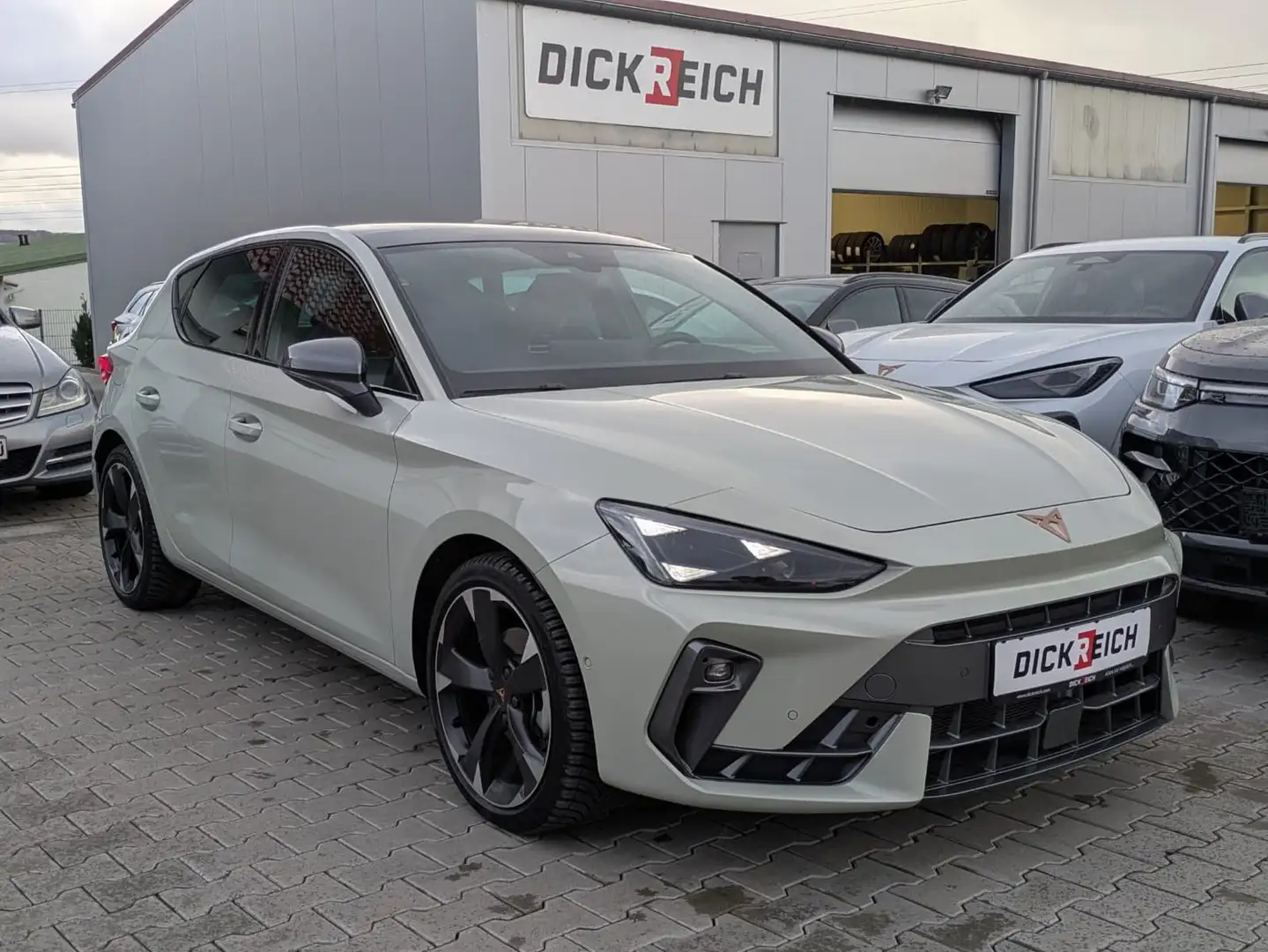CUPRA Leon 1.5 eTSI MATRIX*PANO*ALCAN.*SENN*Drive2 Szürke - 1