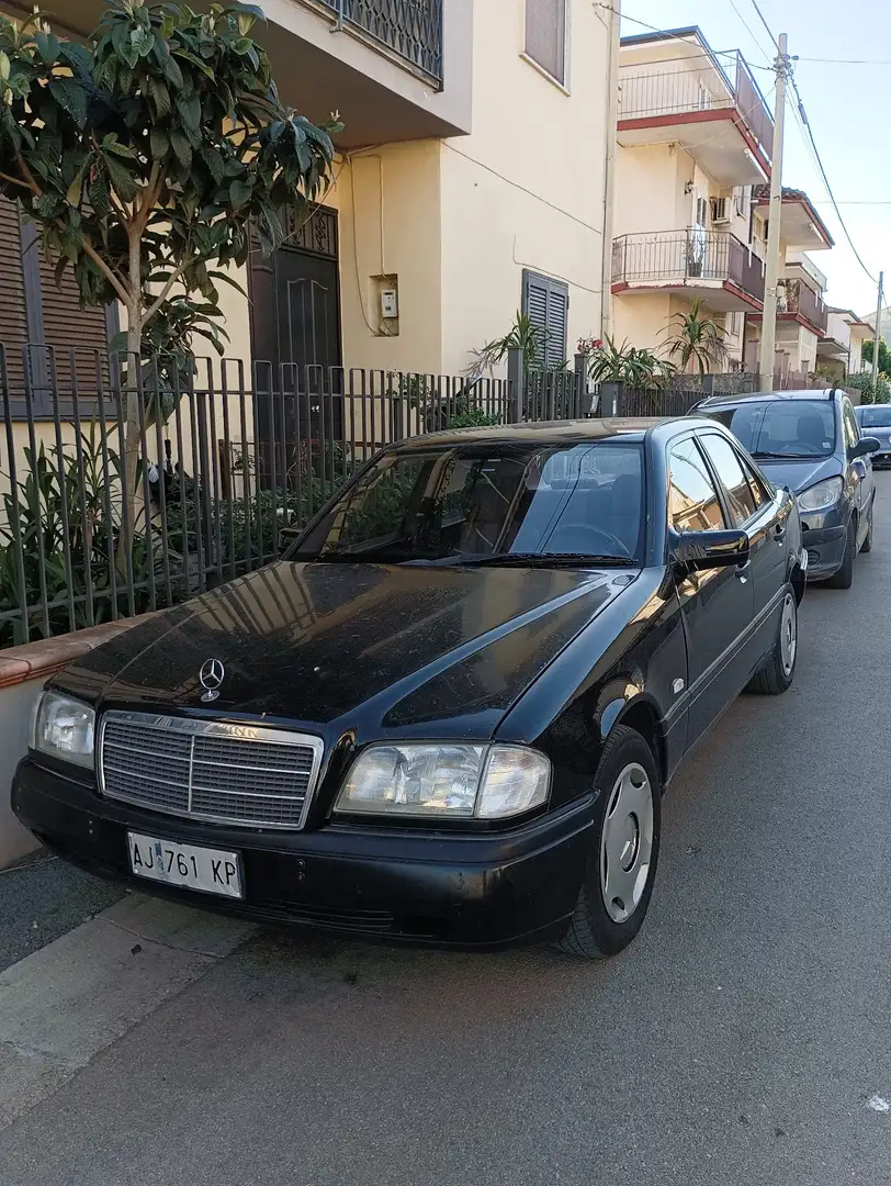 Mercedes-Benz 180 Чёрный - 1