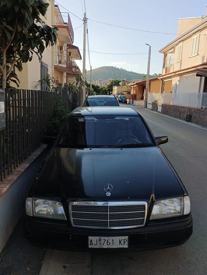 Mercedes-Benz 180 Чёрный - 2