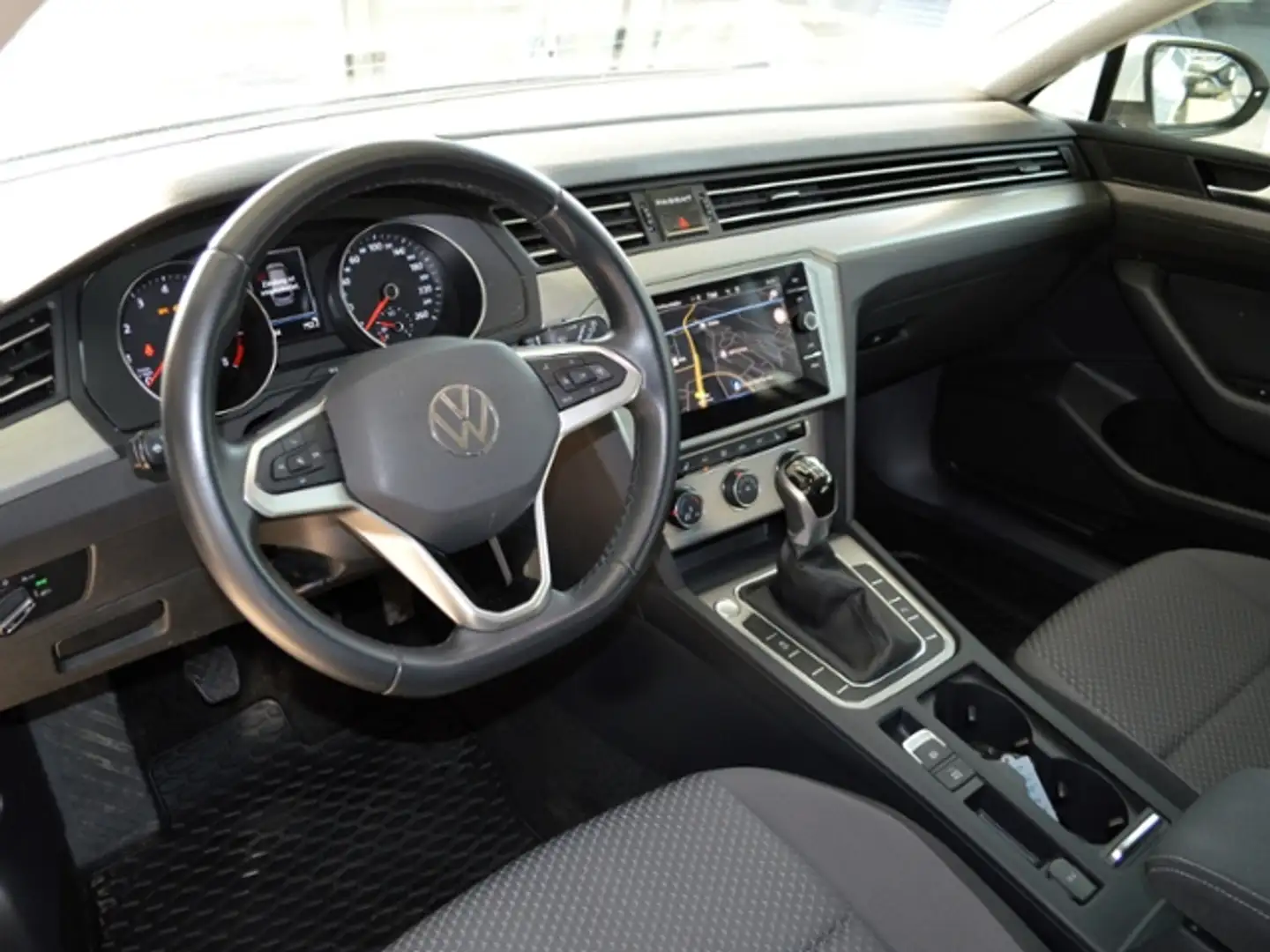 Volkswagen Passat Variant 1,5 TSI Conceptline NAVI LED ALU Weiß - 2