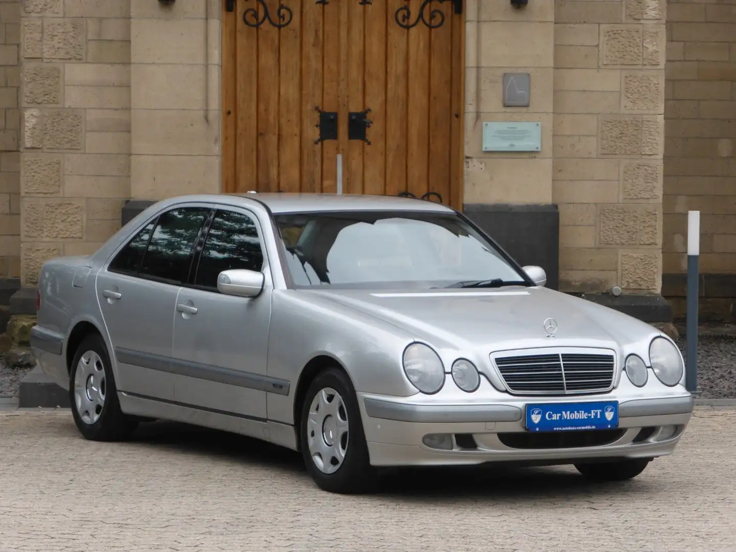 Mercedes-Benz E 200 CDI CLASSIC*KLIMA*TEMPOMAT*155000KM*AHK* Silber - 1