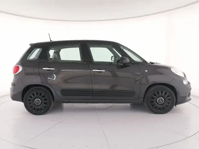 Fiat 500l view 3