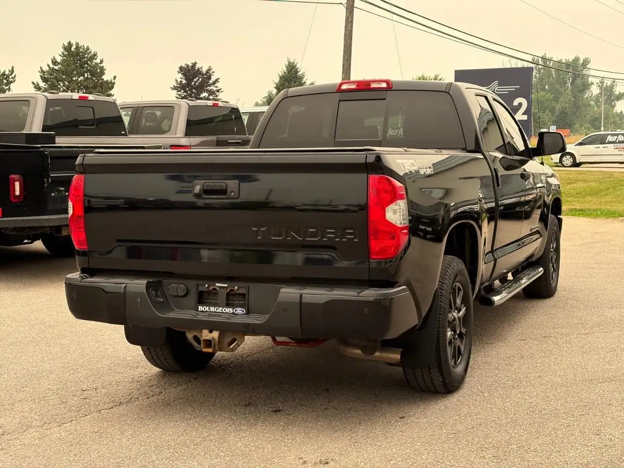 Toyota Tundra снимка Toyota Tundra