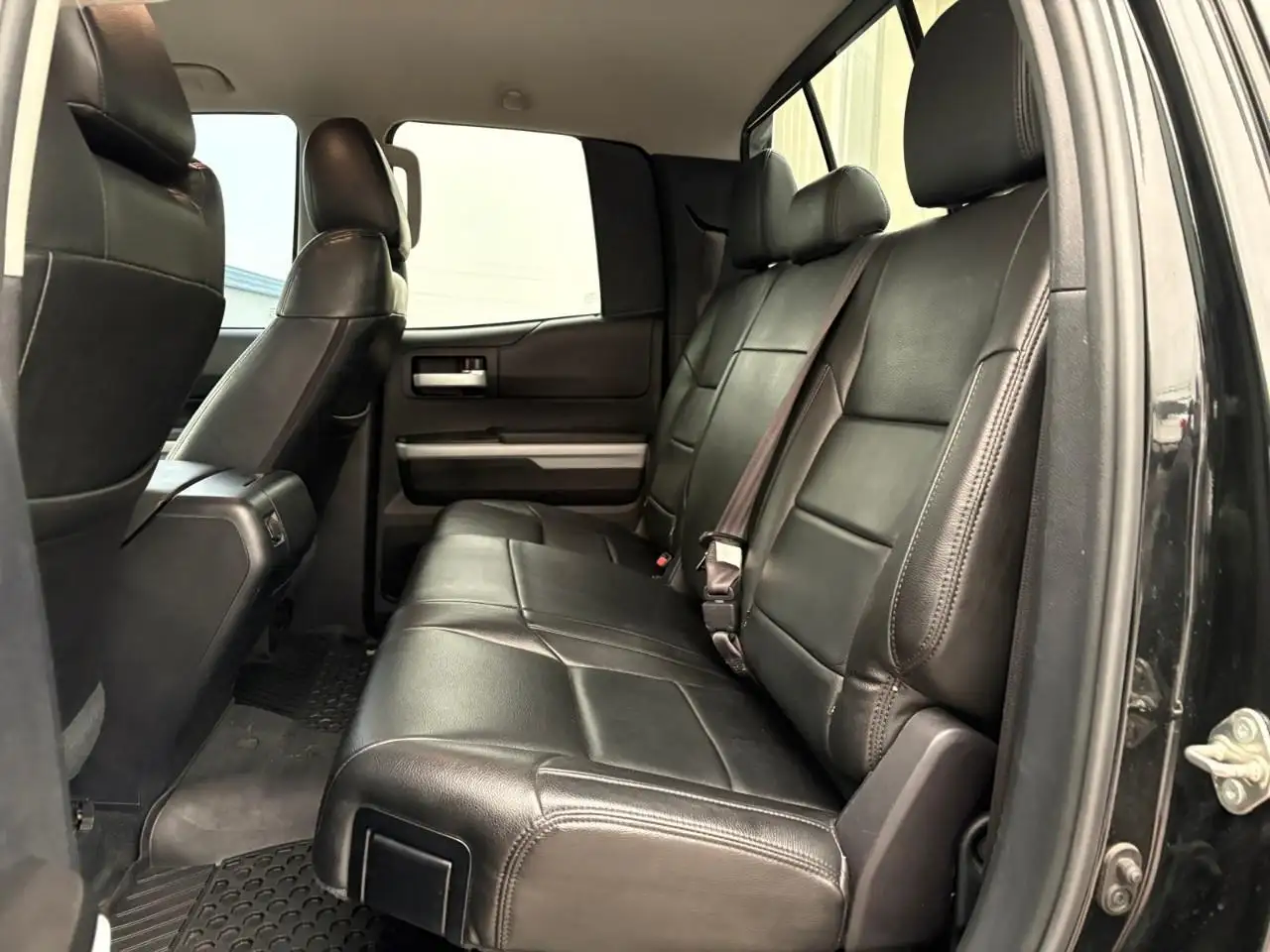Toyota Tundra снимка Toyota Tundra