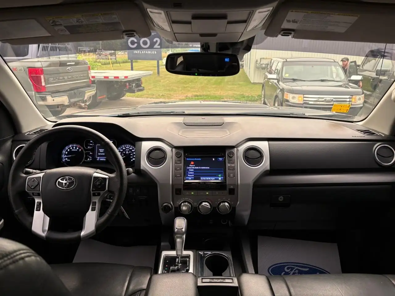 Toyota Tundra снимка Toyota Tundra